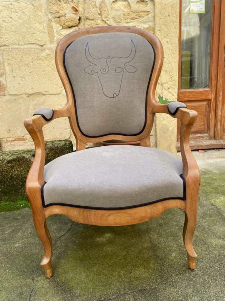 Rénovation artisanale de fauteuils vintage Sommières